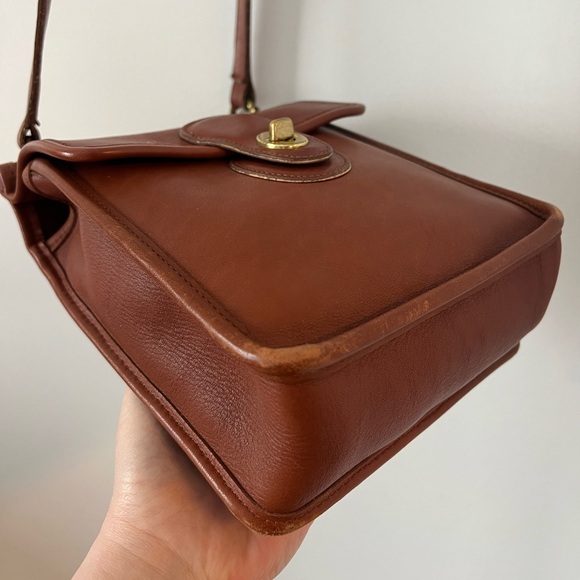 Vintage Coach 9930 British Tan Turnlock Crossbody Bag – USA Made - Picture 10 of 17